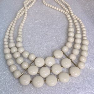 Vintage cream beaded necklace